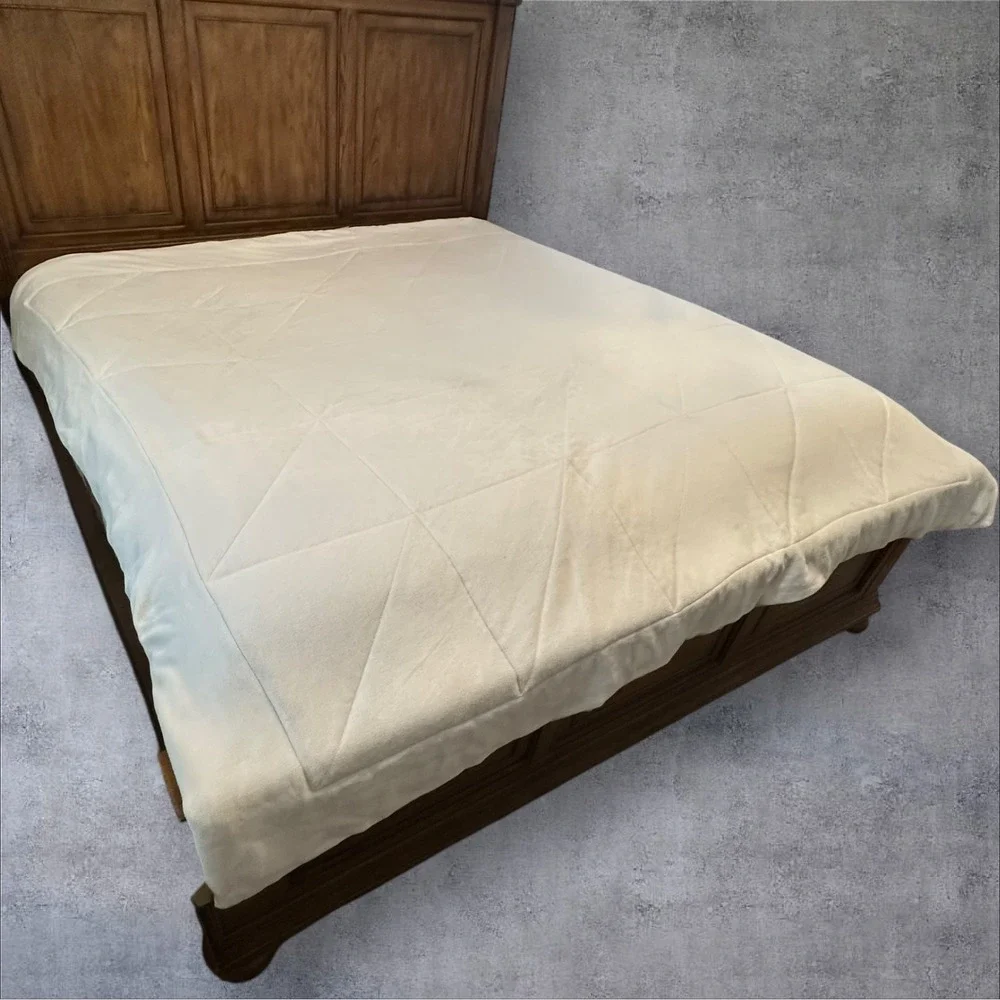 UGG Corey Reversible Full/Queen Comforter Pink/Cream‎ Stripe Sherpa Back
